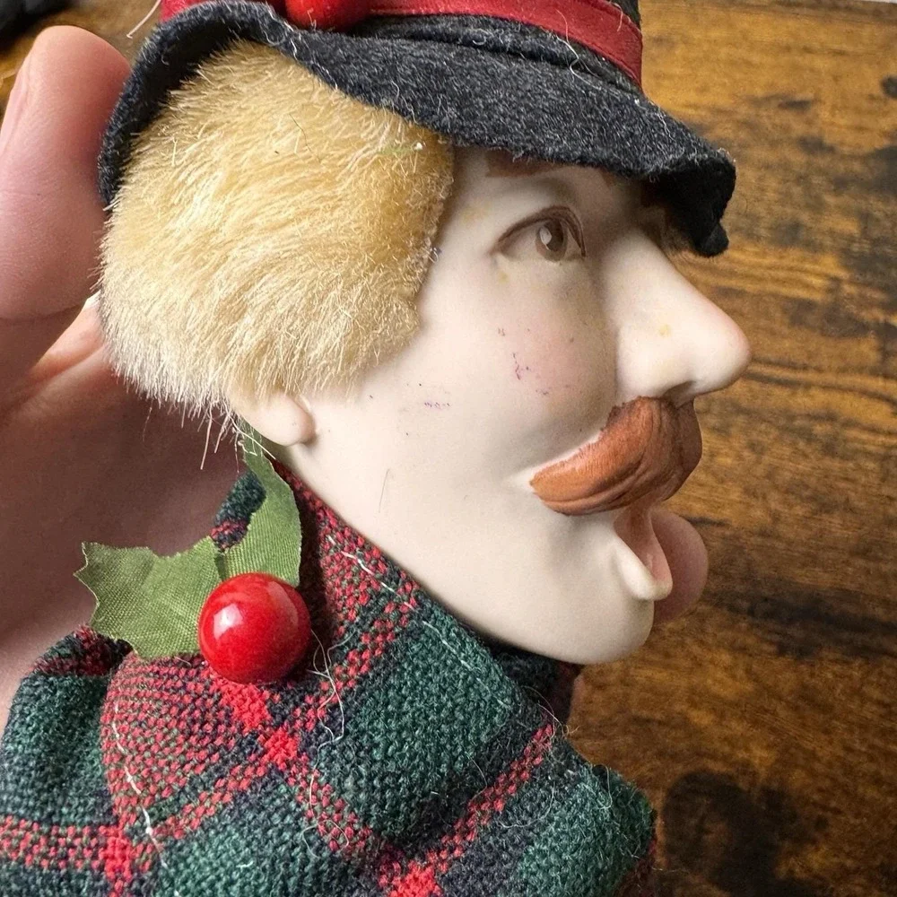 Vintage‎ Victorian Caroler Head Christmas Ornament Top Hat Plaid Scarf Singing